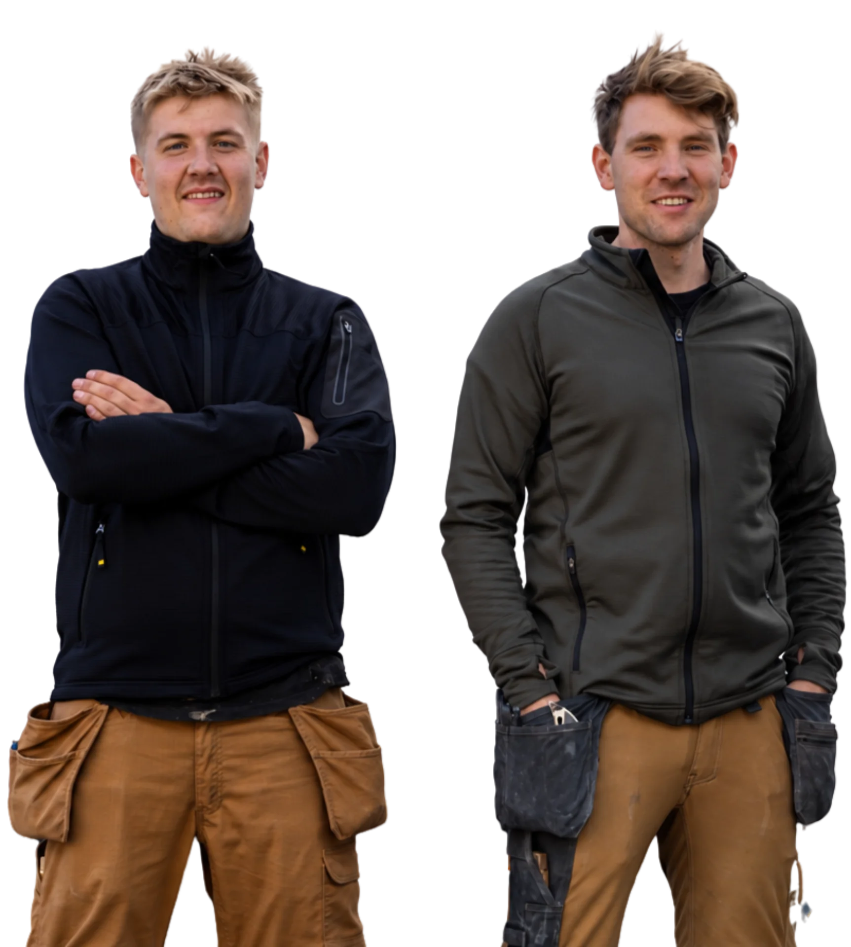 To unge mænd i arbejdsjakker står side om side, smilende.